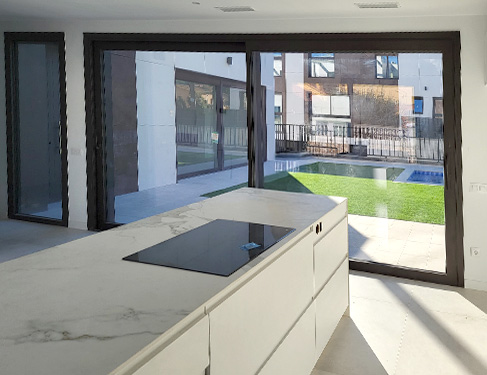 Balconeras correderas de aluminio en Barcelona